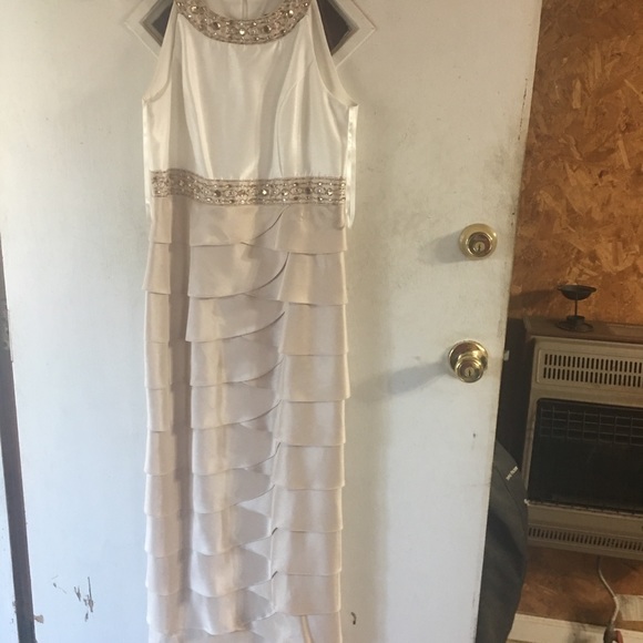 Dress - Picture 3 of 3